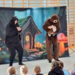 Nitopcia znalazła Ryszarda i poczęstowała go smakołykiem