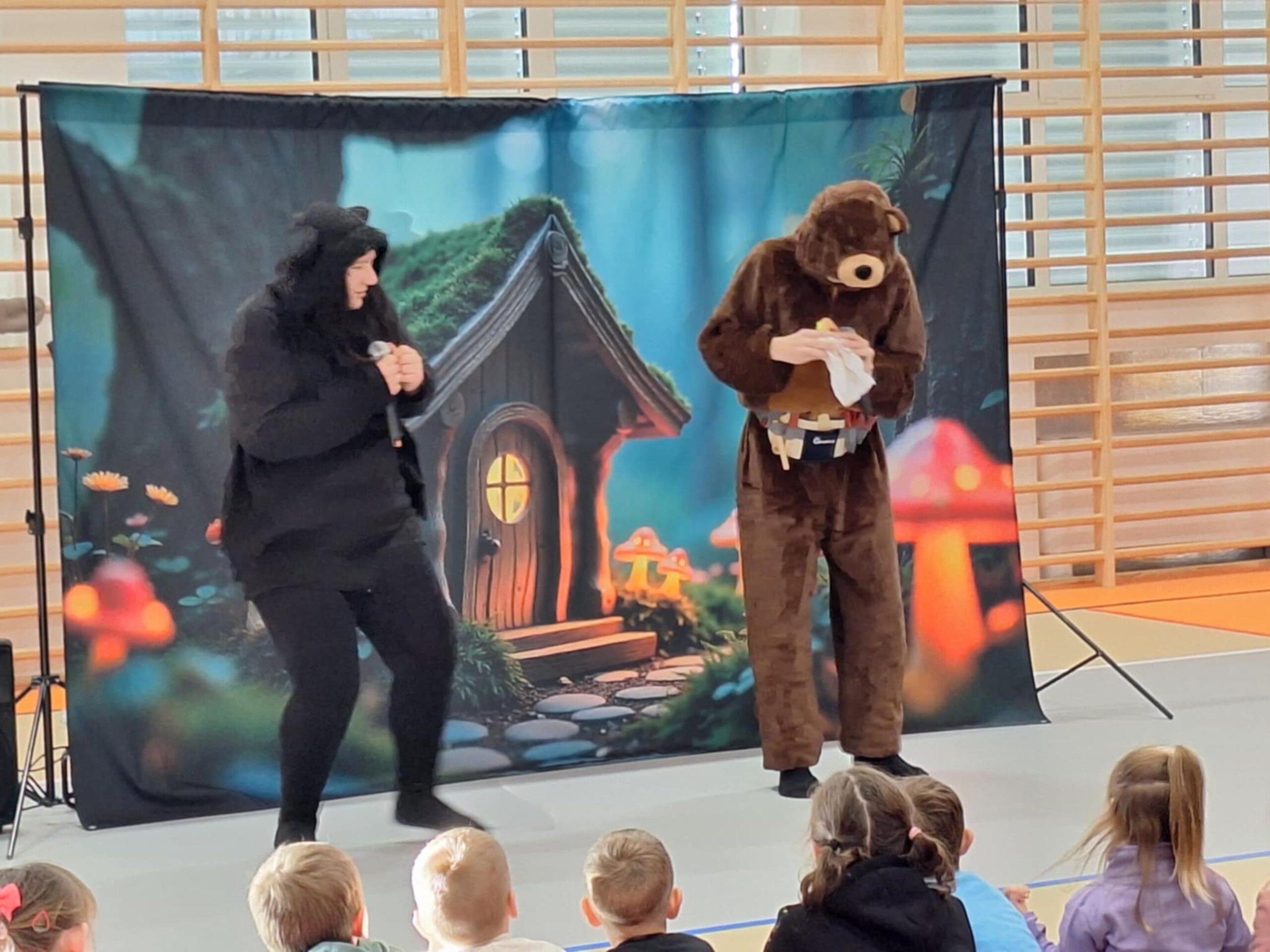 Nitopcia znalazła Ryszarda i poczęstowała go smakołykiem