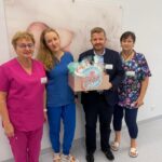 Osmiorniczki-na-rekach-rzecznika-szpitala