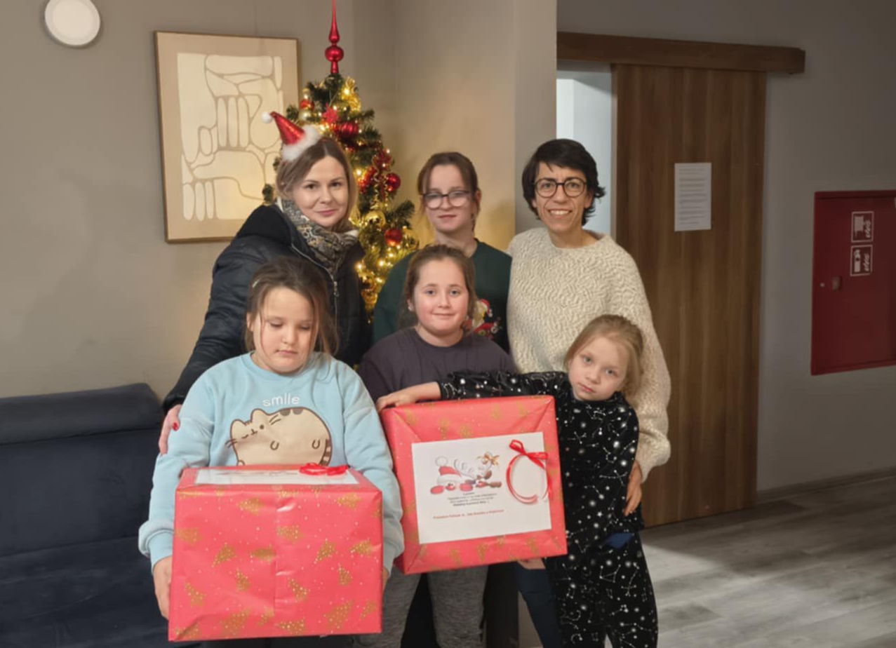 Paczki-wreczane-dzieciom