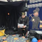 Pan-Daniel-czyta-bajke-dzieciom