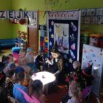 Przedszkolaki z oddziału Żuczki podczas czarowania