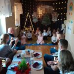 Rodzice podczas oglądania występu