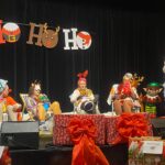 Śnieżynka Żanetka śpiewa z dziećmi piosenkę