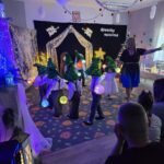 Taniec-ruchomej-choinki-w-wykonaniu-dzieci