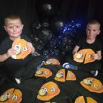 Zabawa-w-dopasowanie-kaskow-z-literkami