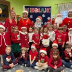 Zdjęcie grupowe Motylków z Mikołajem