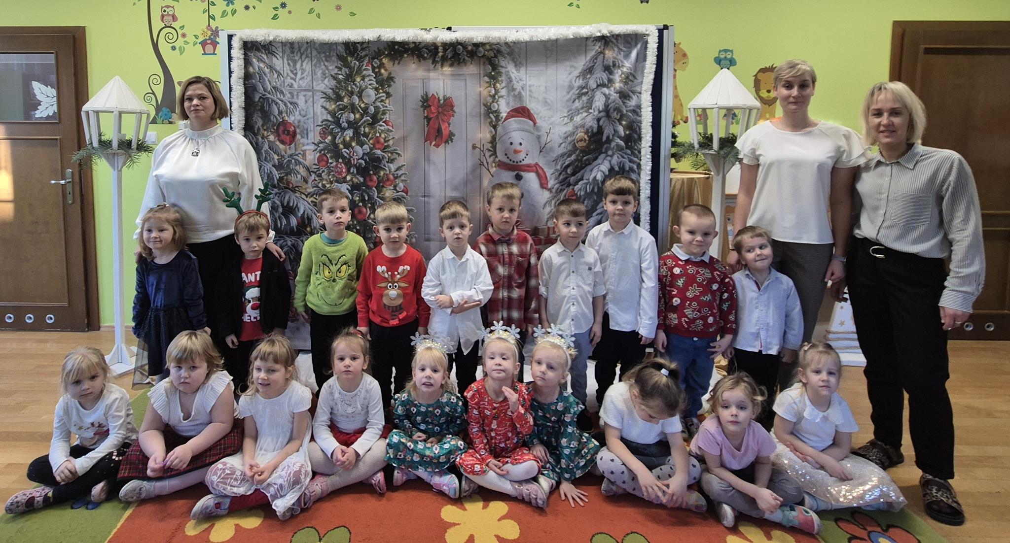 Zdjęcie grupowe Pszczółki i Żuczki