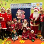 Zdjęcie grupowe Żuczków z Mikołajem