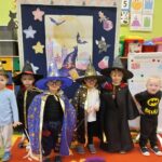 Zdjęcie grupowe chłopców z oddziału Żuczki