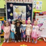 Zdjęcie grupowe dziewczynek z oddziału Żuczki