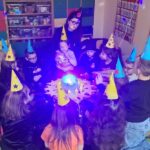 dzieci z oddziału stokrotki wróżą