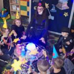 dzieci z oddziału stokrotki wróżą z gwiazdek