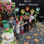 Dzieci-ciagna-Rzepke