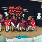 dzieci śpiewają piosenki i recytują wiersze