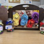 Pacynkowy teatrzyk emocji w wykonaniu chłopców z oddziału Krasnoludki