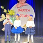 Dzieci recytują wiersze