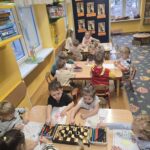 Dzieci-rysuja-po-sladzie