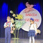 Ignaś i Zuzia recytują wierszyki