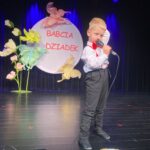 Leon recytuje wiersz