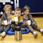 Mrówki dbają o przerwę okrycie się kocem i o kakao