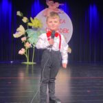 Oluś recytuje wiersz dla dziadków