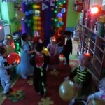 Przedszkolaki z oddziału Żuczki podczas karnawałowych tańców