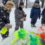 Zabawa-kolarami-i-sniegiem