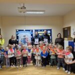 Zdjęcie grupowe dzieci z grupy młodszych