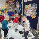 zabawa-ruchowa-male-i-duze-smuteczki