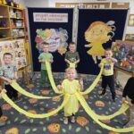 zabawa-zrecznosciowa-kto-szybciej-zwinie-sukienke-Smieszki