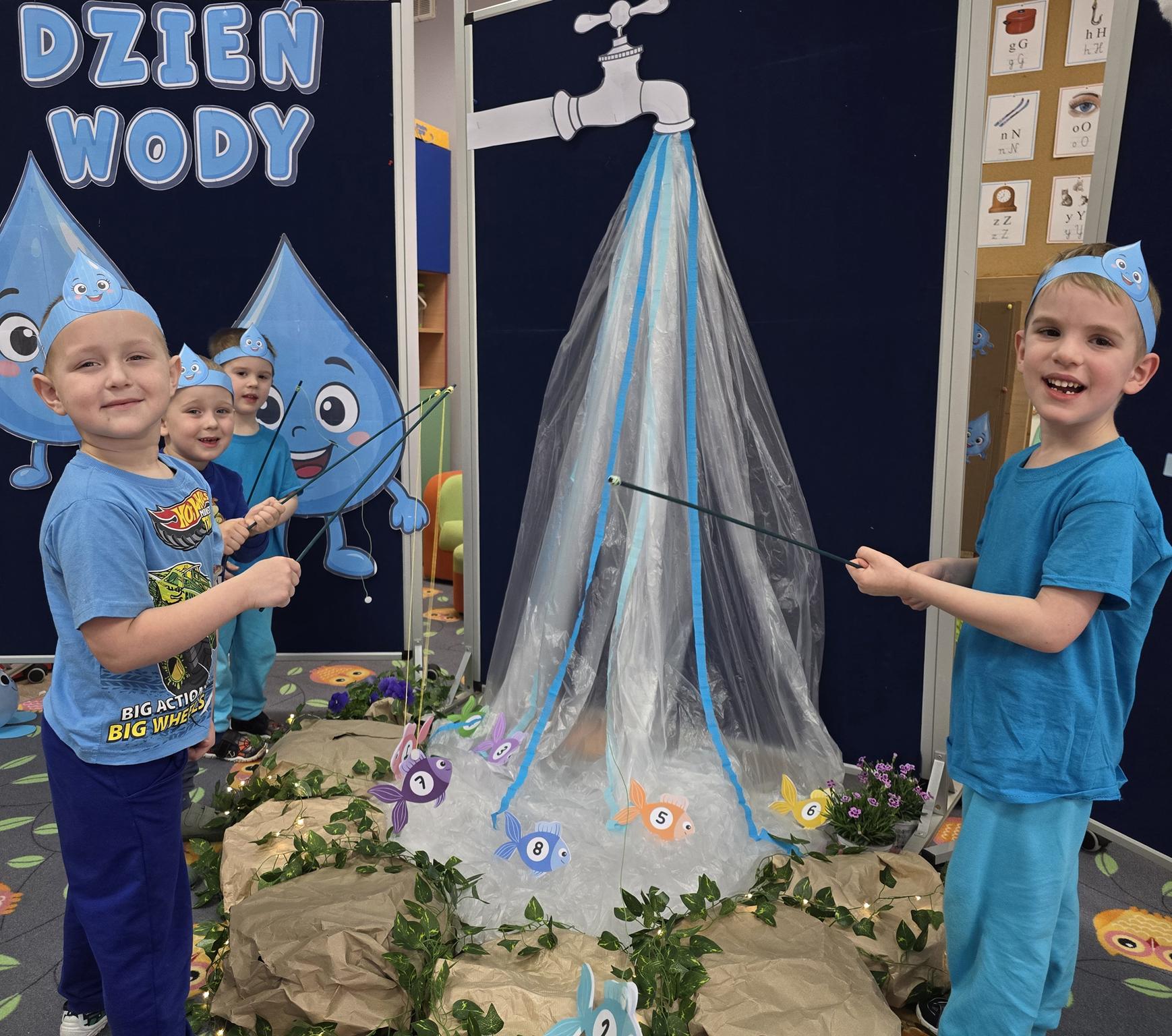 Chlopcy-lowia-matematyczne-rybki.