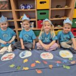 Dzieci segregują rybki