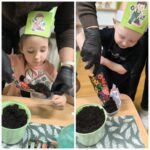 Dziewczynka i chłopiec z oddziału Żuczki wsypują ziemię do pojemnika