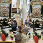 Mrówki podczas sadzenia bratków