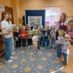 Nauczycielka dziękuje za przeprowadzone zajęcia