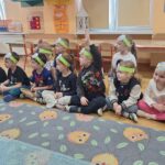 Przedszkolaki podczas warsztatów edukacyjnych