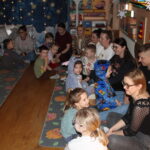 Zabawy dzieci z rodzicami