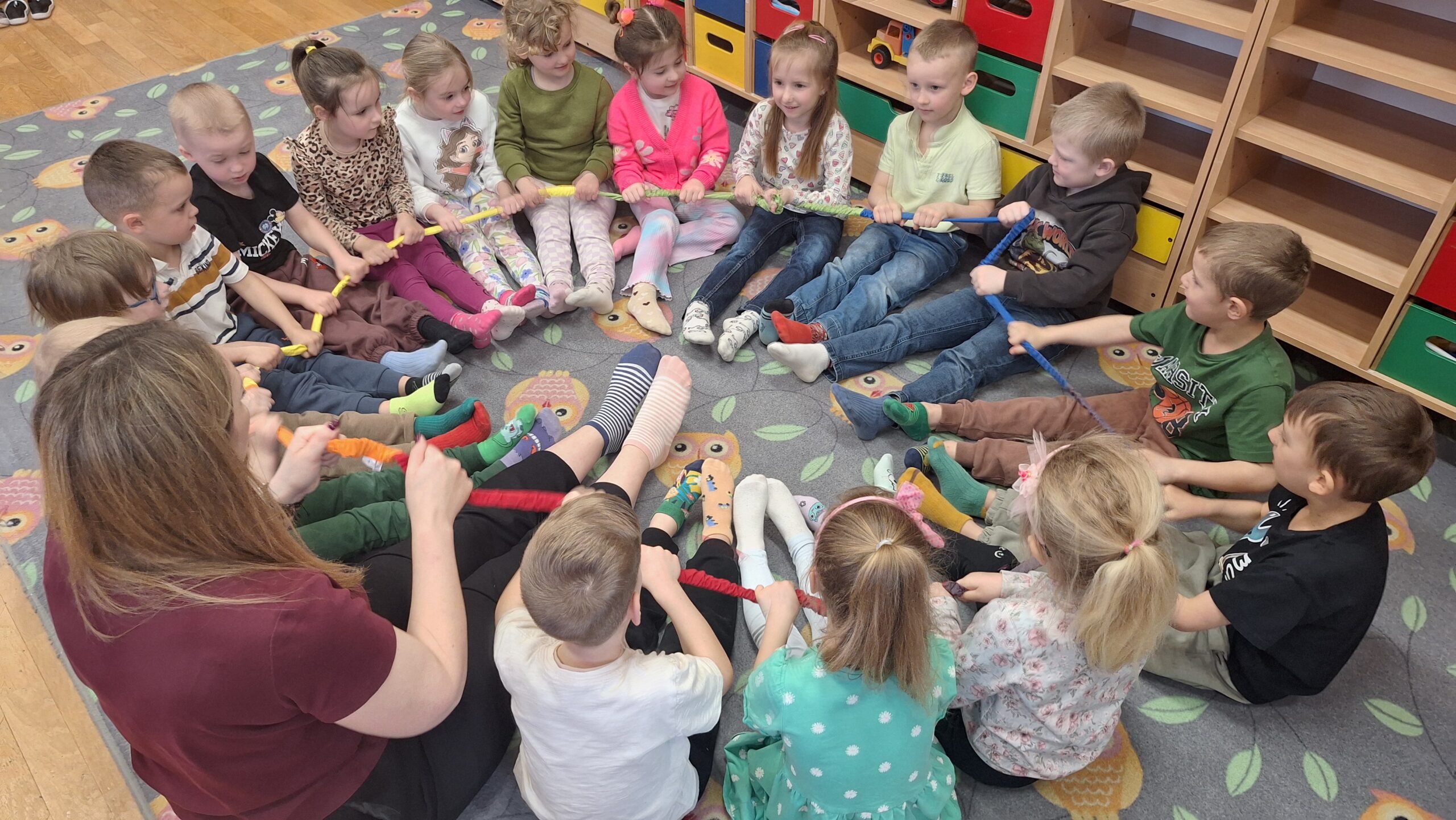 Zabawy gumą sensoryczną