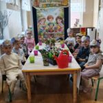 Zdjęcie grupowe Mrówek podczas nasadzeń