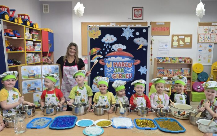 Zdjecie-grupowe-podczas-warsztatow