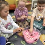 Sensoryczna lekcja walentynkowa w grupie tulipanków