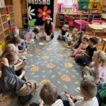 Wiosenna lekcja w grupie biedronek