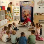 Dzieci-wybieraja-sie-w-podroz-nad-ocean