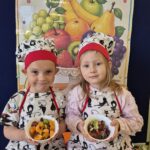 Dzieci ze swoją sałatką