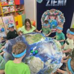 Zabawa-manualna-z-pileczkami