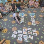 dzieci-segreguja-smutne-i-wesole-planety