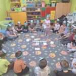 dzieci-ukladaja-kodeks-ekologa