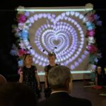 dzieci tańczą i mówią wiersze