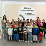 dzieci z oddziału Stokrotki w szkole